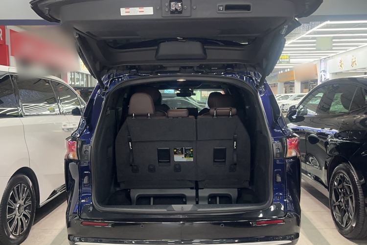 Used Toyota SIENNA 2024 2.5L Hybrid Platinum Edition Trunk