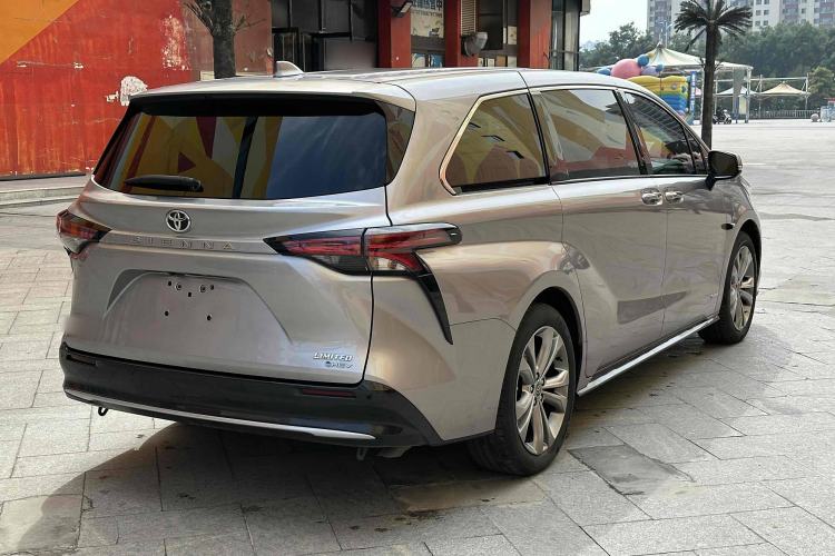 Used Toyota SIENNA 2024 2.5L Hybrid Luxury Edition Exterior 5