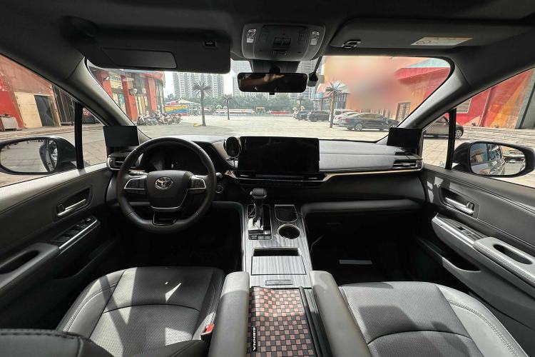 Used Toyota SIENNA 2024 2.5L Hybrid Luxury Edition Interior 1