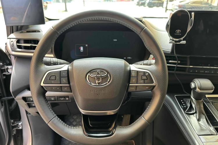 Used Toyota SIENNA 2024 2.5L Hybrid Luxury Edition Interior 2