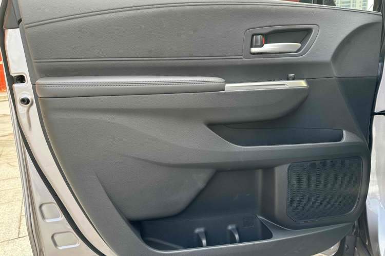 Used Toyota SIENNA 2024 2.5L Hybrid Luxury Edition Interior 5