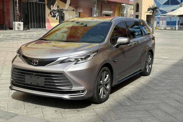 Used Toyota SIENNA 2024 2.5L Hybrid Luxury Edition