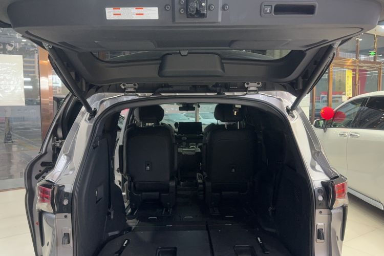 Used Toyota SIENNA 2024 2.5L Hybrid Luxury Edition Trunk