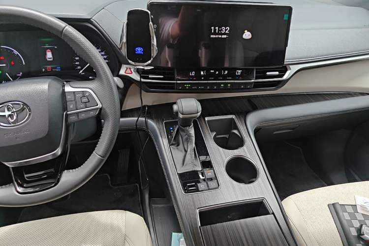 Used Toyota SIENNA 2024 2.5L Hybrid Prestige Deluxe Edition Audio And AC Panel