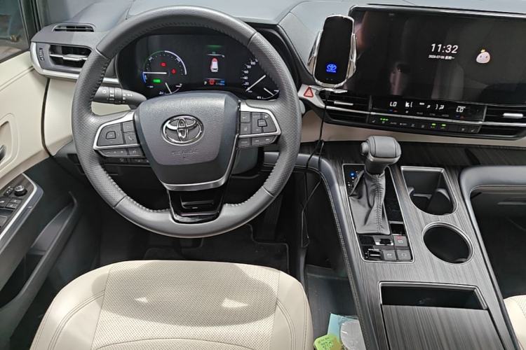 Used Toyota SIENNA 2024 2.5L Hybrid Prestige Deluxe Edition Center Console