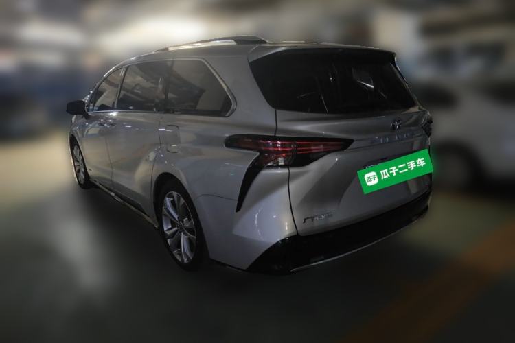 Used Toyota SIENNA 2024 2.5L Hybrid Platinum Edition Exterior 3
