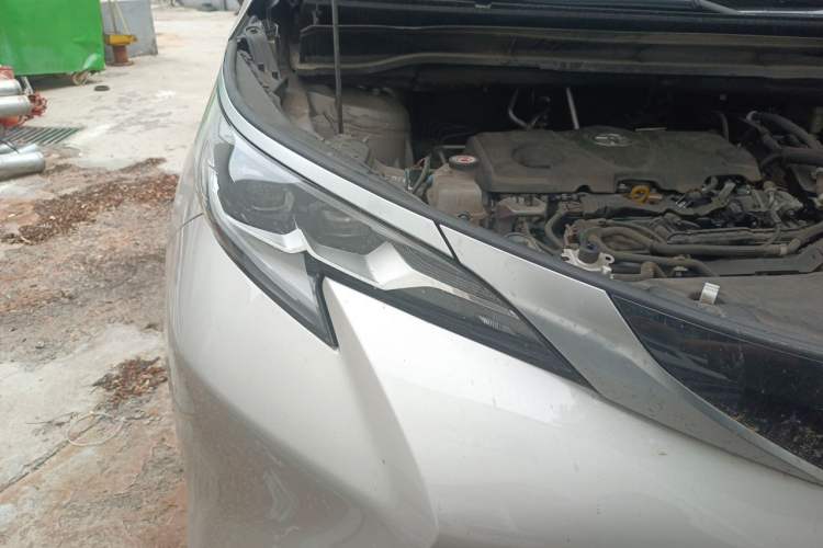 Used Toyota SIENNA 2024 2.5L Hybrid Platinum Edition Exterior 6