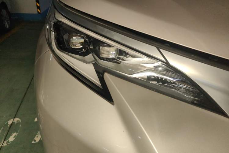 Used Toyota SIENNA 2024 2.5L Hybrid Platinum Edition Exterior 6