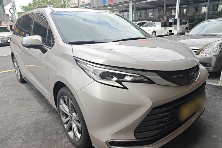 Used Toyota SIENNA 2024 2.5L Hybrid Prestige Deluxe Edition Front Right 45 Deg