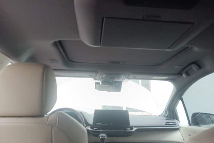 Used Toyota SIENNA 2024 2.5L Hybrid Platinum Edition Headliner