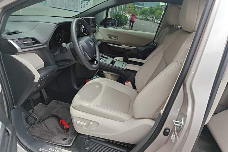 Used Toyota SIENNA 2024 2.5L Hybrid Prestige Deluxe Edition Left Front Seat