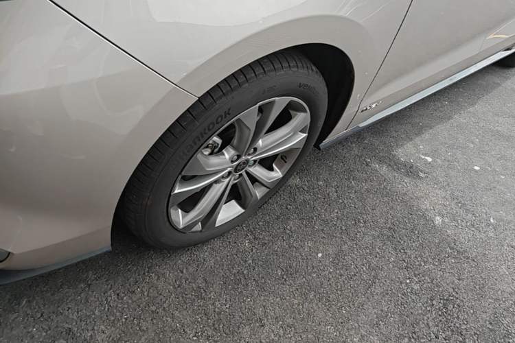 Used Toyota SIENNA 2024 2.5L Hybrid Prestige Deluxe Edition Left Front Wheel Hub