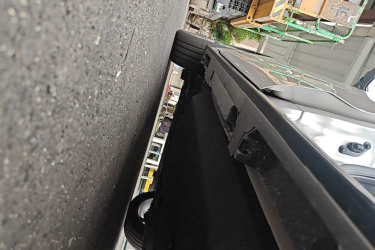 Used Toyota SIENNA 2024 2.5L Hybrid Prestige Deluxe Edition Left Side Sill