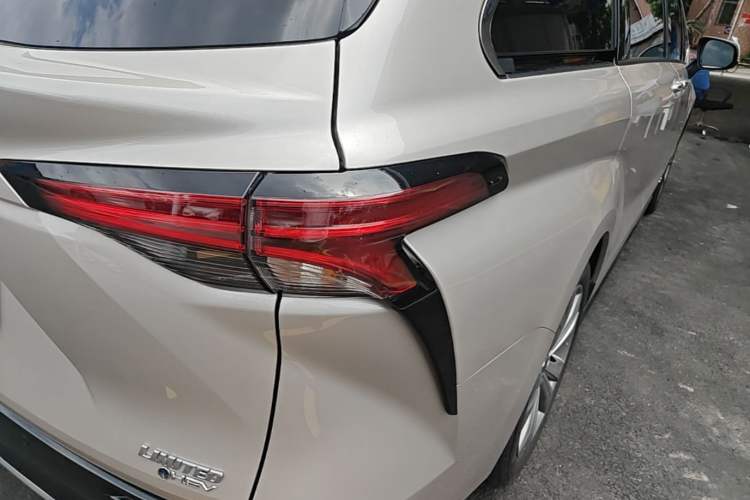 Used Toyota SIENNA 2024 2.5L Hybrid Prestige Deluxe Edition Right Rear Taillight