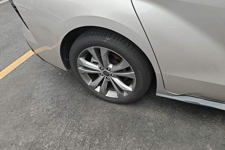 Used Toyota SIENNA 2024 2.5L Hybrid Prestige Deluxe Edition Right Rear Wheel Hub