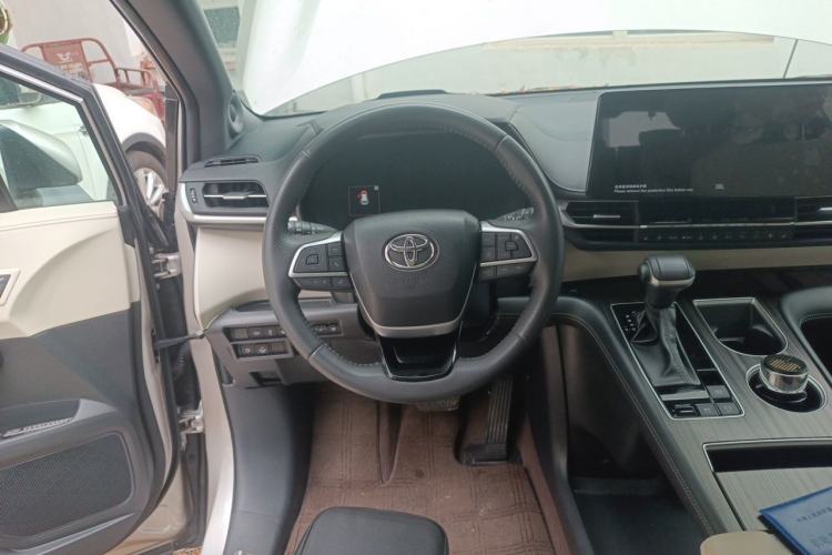 Used Toyota SIENNA 2024 2.5L Hybrid Platinum Edition Steering Wheel