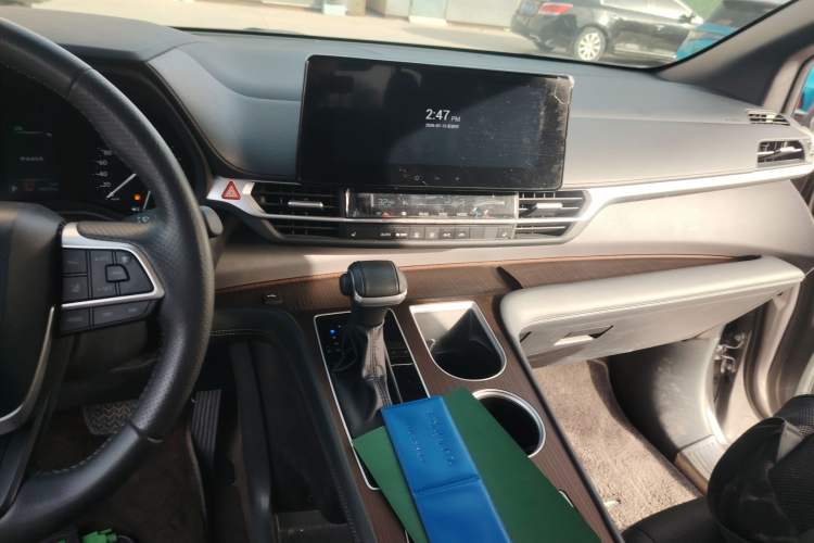 Used Toyota SIENNA 2024 2.5L Hybrid Four-Wheel Drive Luxury Edition Audio And AC Panel
