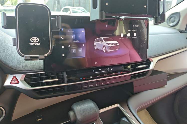 Used Toyota SIENNA 2024 2.5L Hybrid Comfort Edition Audio And AC Panel