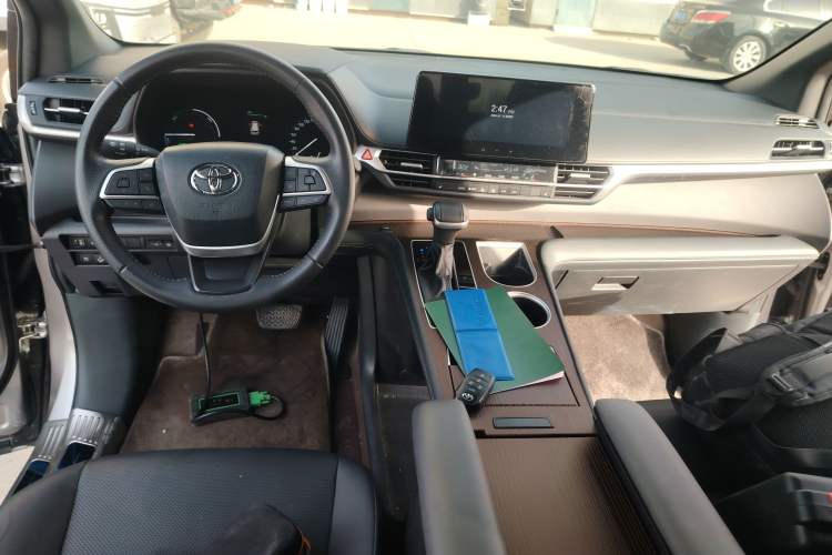 Used Toyota SIENNA 2024 2.5L Hybrid Four-Wheel Drive Luxury Edition Center Console