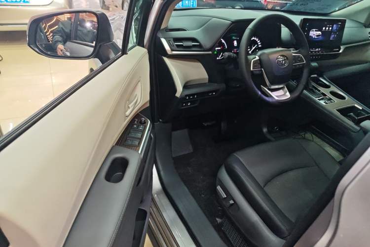 Used Toyota SIENNA 2024 2.5L Hybrid Comfort Edition Driver Seat
