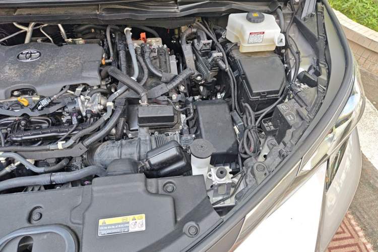 Used Toyota SIENNA 2024 2.5L Hybrid Comfort Edition Engine Bay Left
