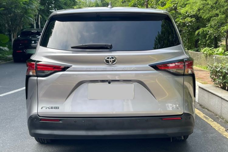 Used Toyota SIENNA 2024 2.5L Hybrid Comfort Edition Exterior 2