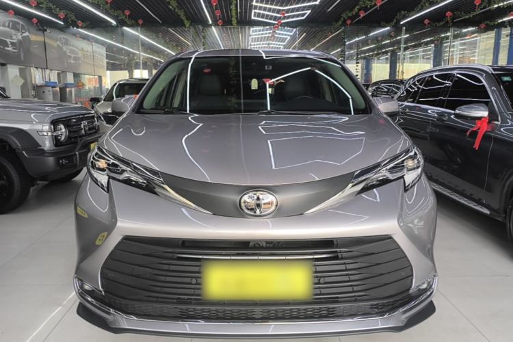 Used Toyota SIENNA 2024 2.5L Hybrid Comfort Edition Front