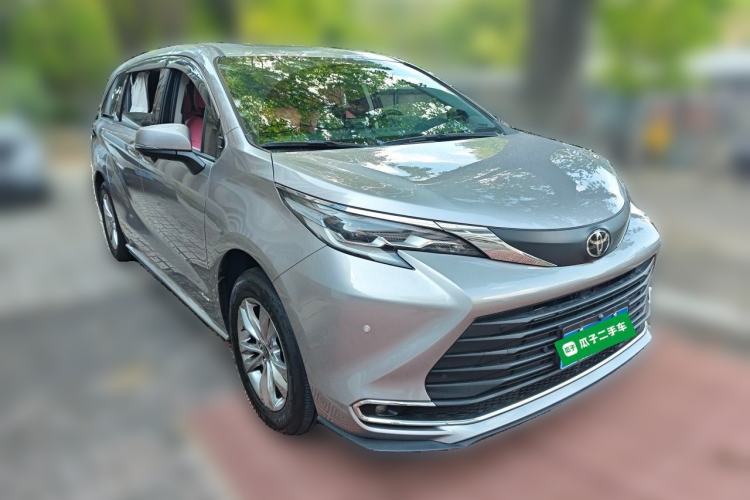 Used Toyota SIENNA 2024 2.5L Hybrid Comfort Edition Front Right 45 Deg