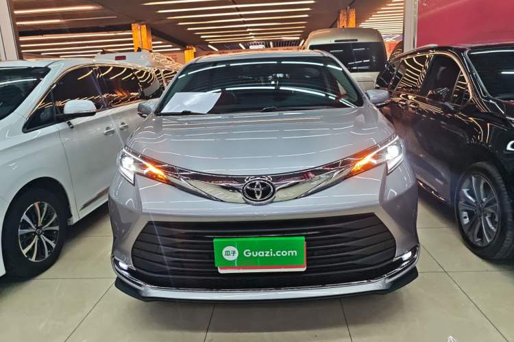 Used Toyota SIENNA 2024 2.5L Hybrid Comfort Edition Front