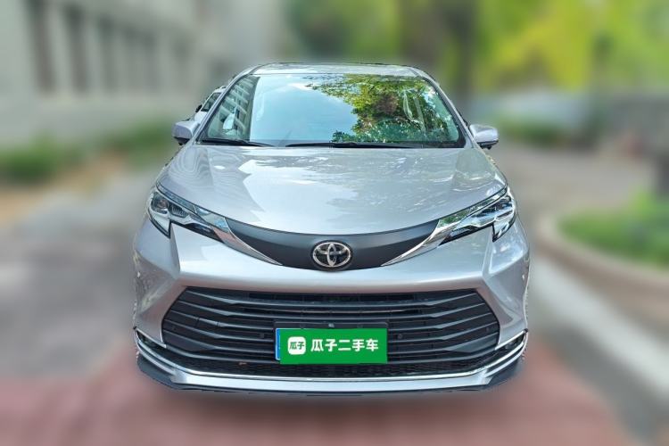 Used Toyota SIENNA 2024 2.5L Hybrid Comfort Edition Front