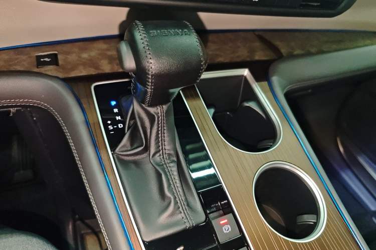 Used Toyota SIENNA 2024 2.5L Hybrid Comfort Edition Gear Lever