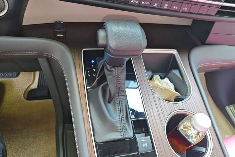 Used Toyota SIENNA 2024 2.5L Hybrid Comfort Edition Gear Lever