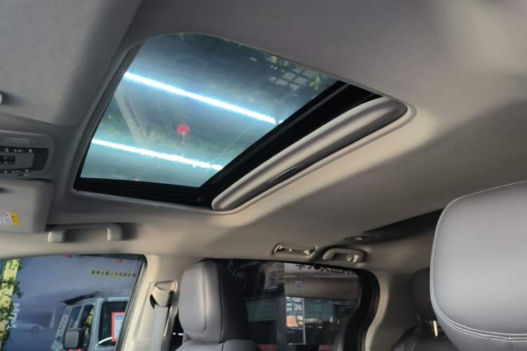 Used Toyota SIENNA 2024 2.5L Hybrid Comfort Edition Headliner