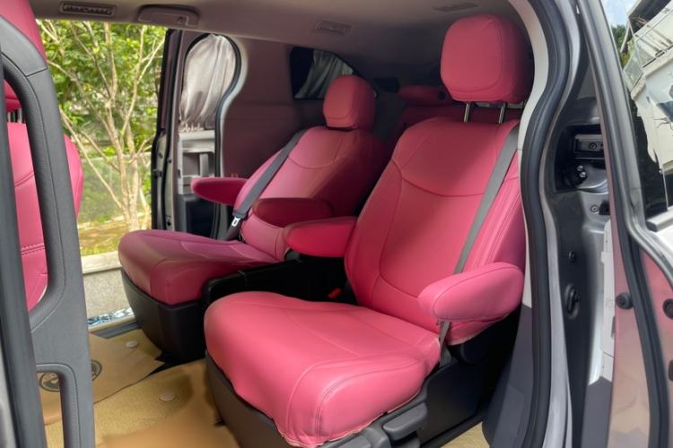 Used Toyota SIENNA 2024 2.5L Hybrid Comfort Edition Interior 10