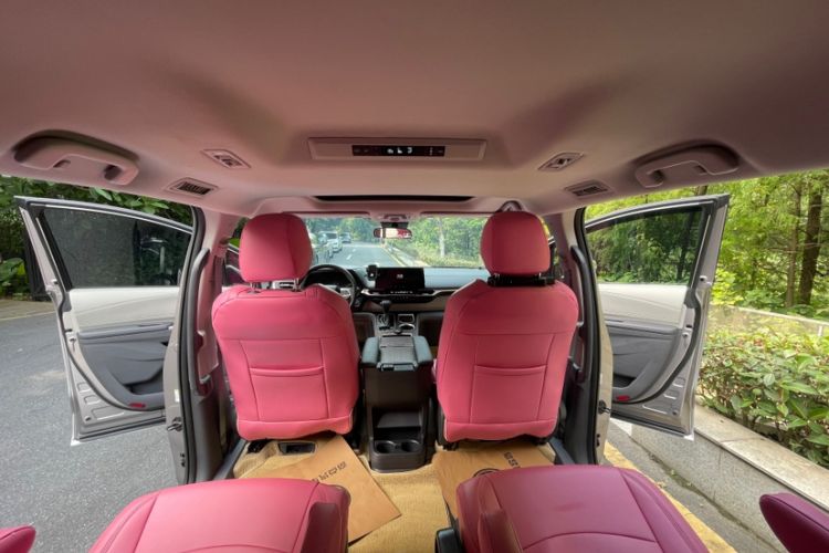 Used Toyota SIENNA 2024 2.5L Hybrid Comfort Edition Interior 11