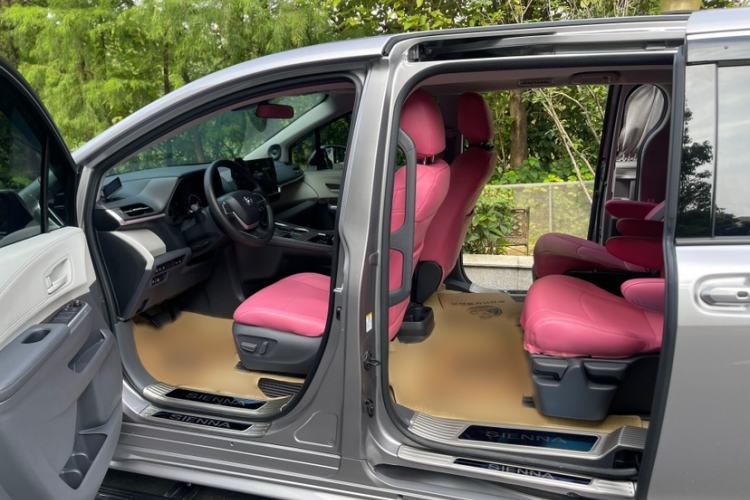 Used Toyota SIENNA 2024 2.5L Hybrid Comfort Edition Interior 15