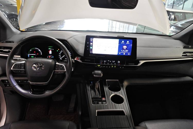Used Toyota SIENNA 2024 2.5L Hybrid Luxury Edition Interior 2