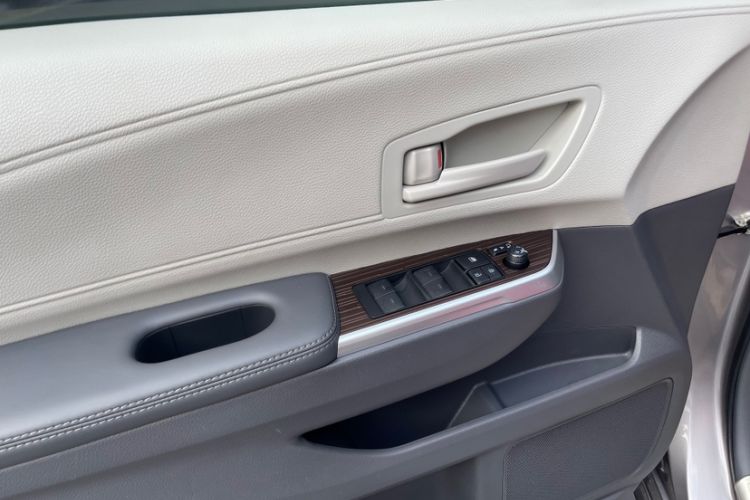 Used Toyota SIENNA 2024 2.5L Hybrid Comfort Edition Interior 3