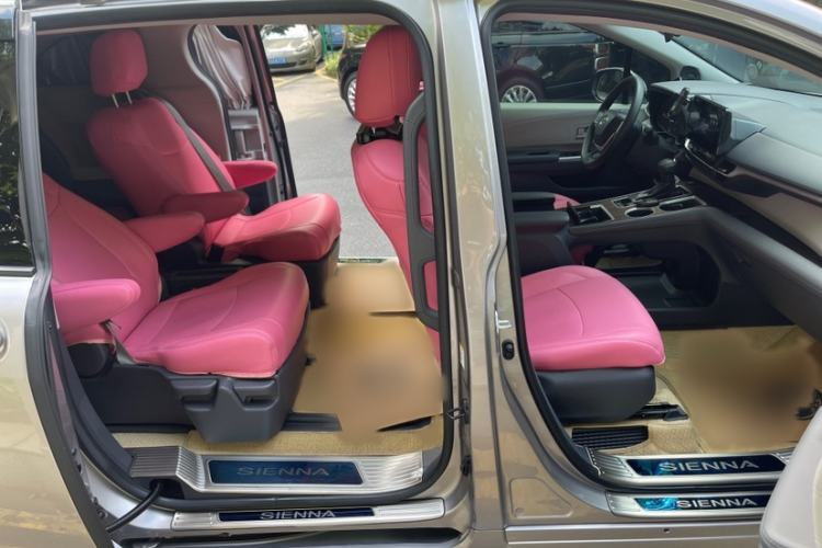 Used Toyota SIENNA 2024 2.5L Hybrid Comfort Edition Interior 5