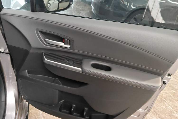 Used Toyota SIENNA 2024 2.5L Hybrid Luxury Edition Interior 5