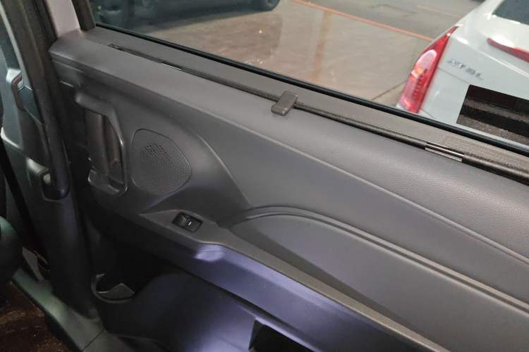 Used Toyota SIENNA 2024 2.5L Hybrid Luxury Edition Interior 6