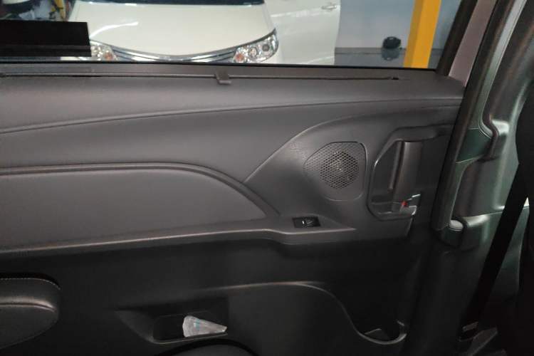 Used Toyota SIENNA 2024 2.5L Hybrid Luxury Edition Interior 8