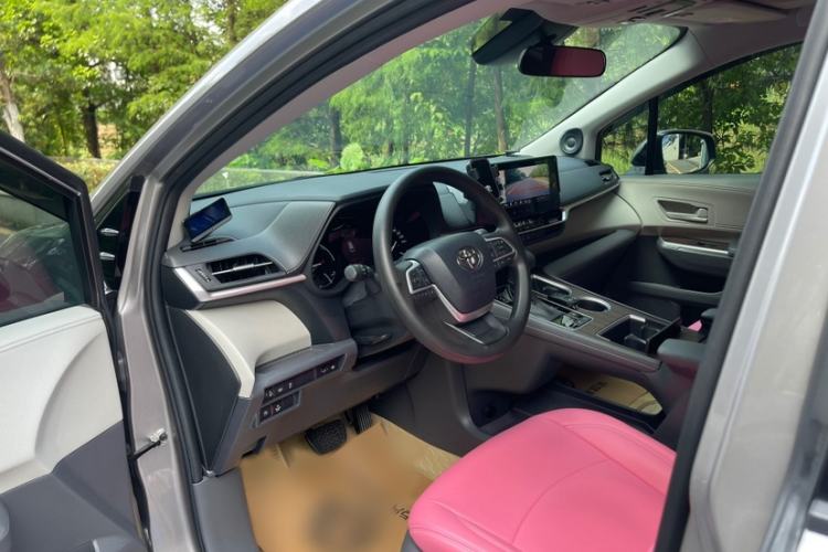 Used Toyota SIENNA 2024 2.5L Hybrid Comfort Edition Left Front Seat