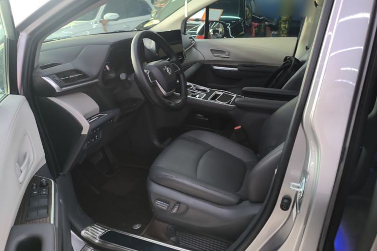 Used Toyota SIENNA 2024 2.5L Hybrid Comfort Edition Left Front Seat