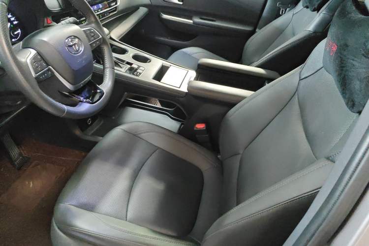 Used Toyota SIENNA 2024 2.5L Hybrid Luxury Edition Left Front Seat