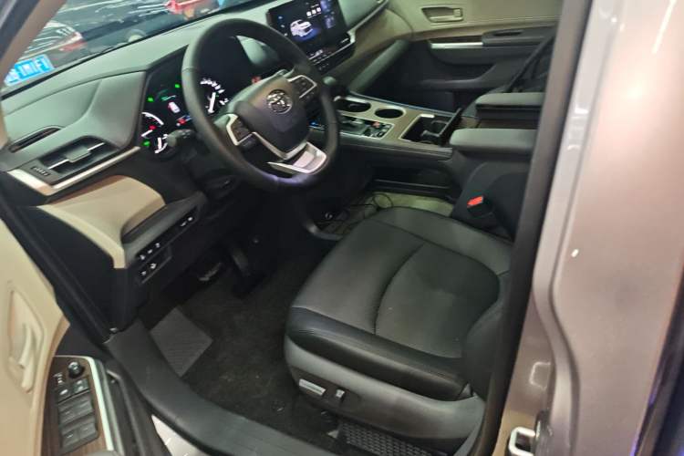 Used Toyota SIENNA 2024 2.5L Hybrid Comfort Edition Left Front Seat