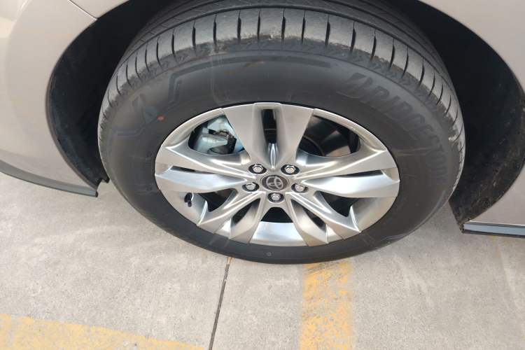 Used Toyota SIENNA 2024 2.5L Hybrid Four-Wheel Drive Luxury Edition Left Front Wheel Hub