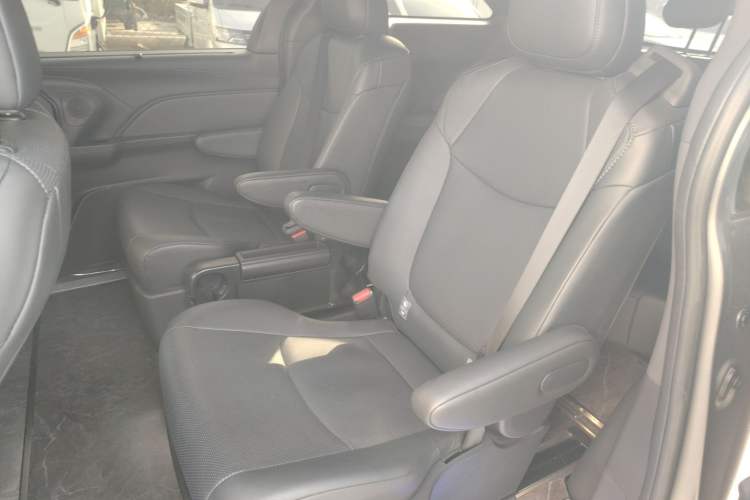 Used Toyota SIENNA 2024 2.5L Hybrid Four-Wheel Drive Luxury Edition Left Rear Seat
