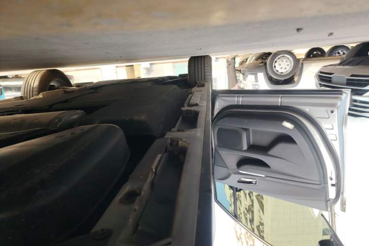 Used Toyota SIENNA 2024 2.5L Hybrid Four-Wheel Drive Luxury Edition Left Side Sill