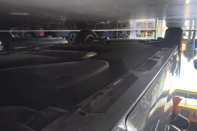 Used Toyota SIENNA 2024 2.5L Hybrid Comfort Edition Left Side Sill